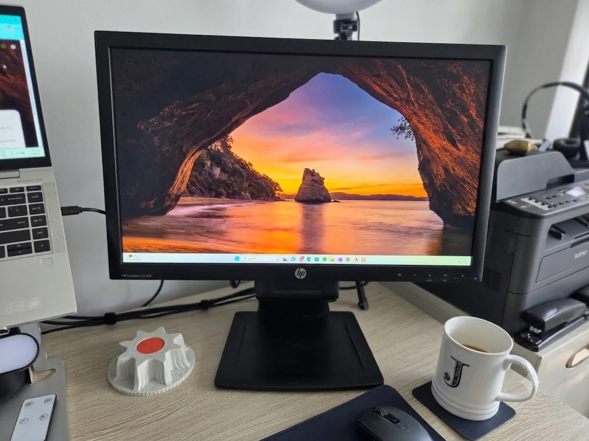 Two 23" HP Monitors - photo 3
