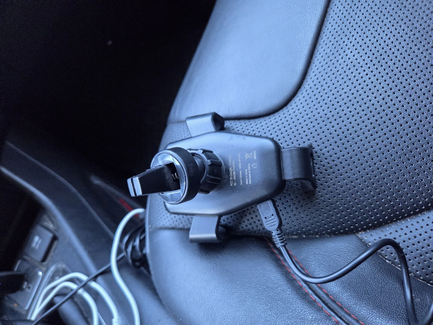 Qi Wireless Car Charging Mount - photo 3