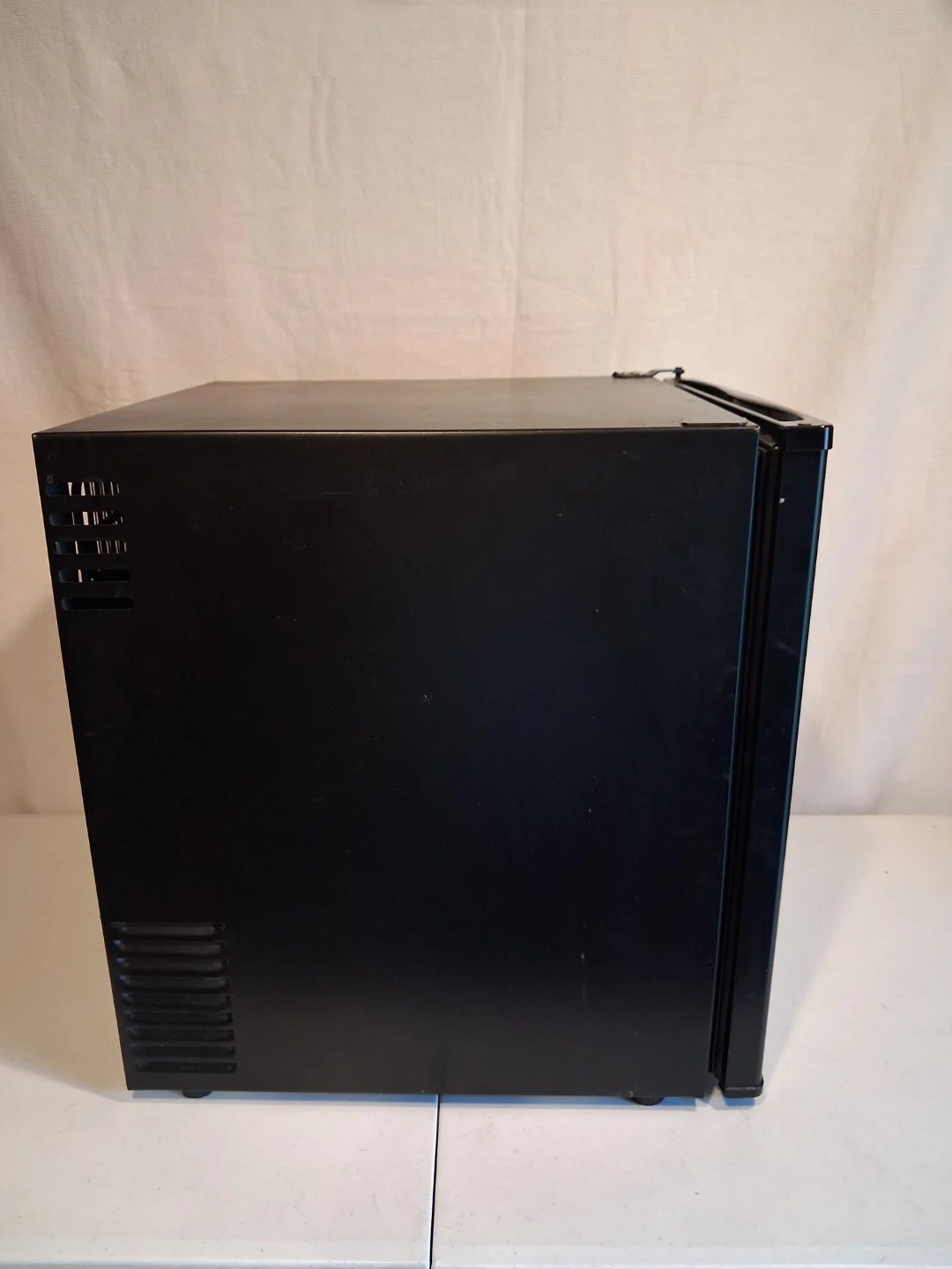 Avanti Compact Refrigerator - photo 5