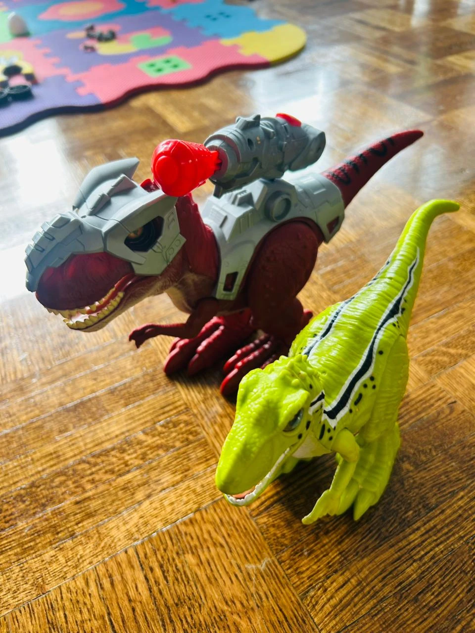 Dinosaur Action Figures with Accessory - photo 3