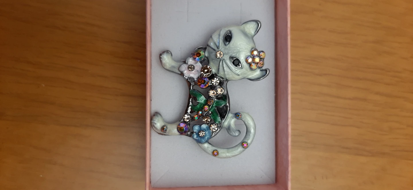 Cat-shaped brooch with  stones &  flowers - photo 4