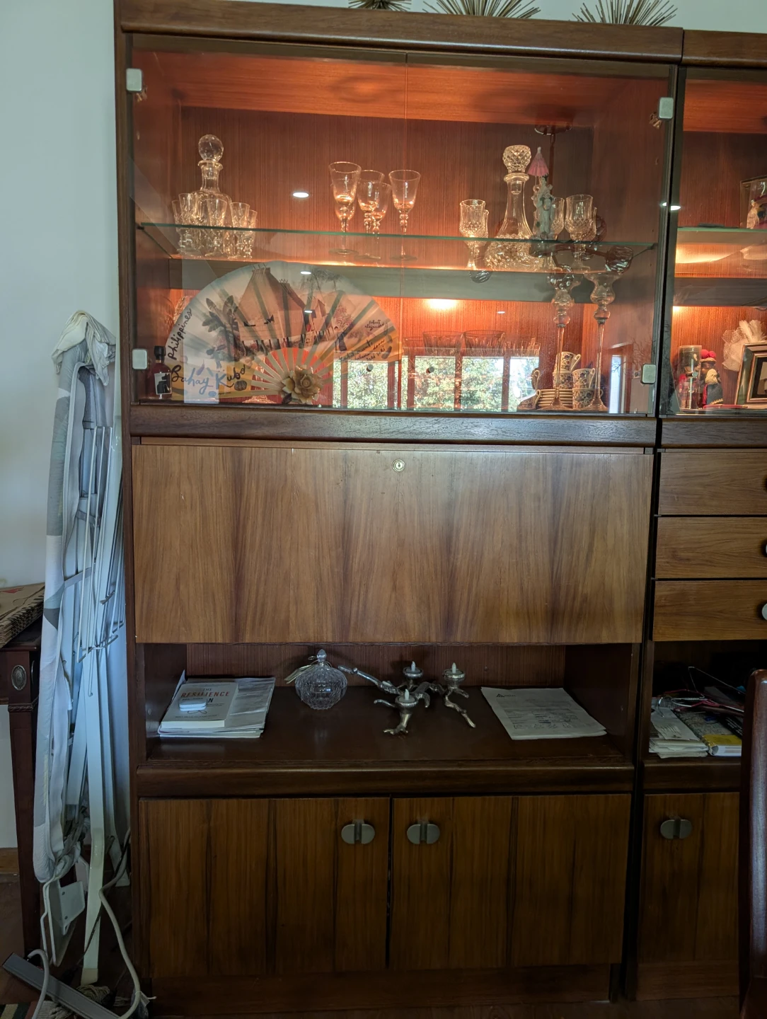 Pristine 3-unit mid century display cabinet - photo 2