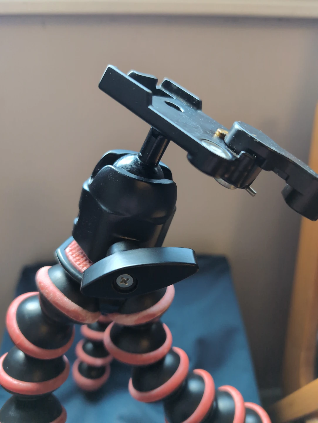 Flexible Gorilla Pod Tripod - photo 3