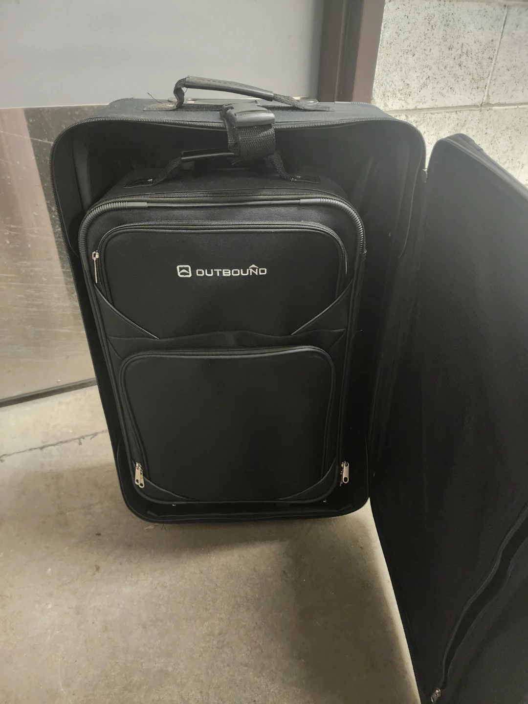 Outbound 2-Piece Luggage Set - photo 3