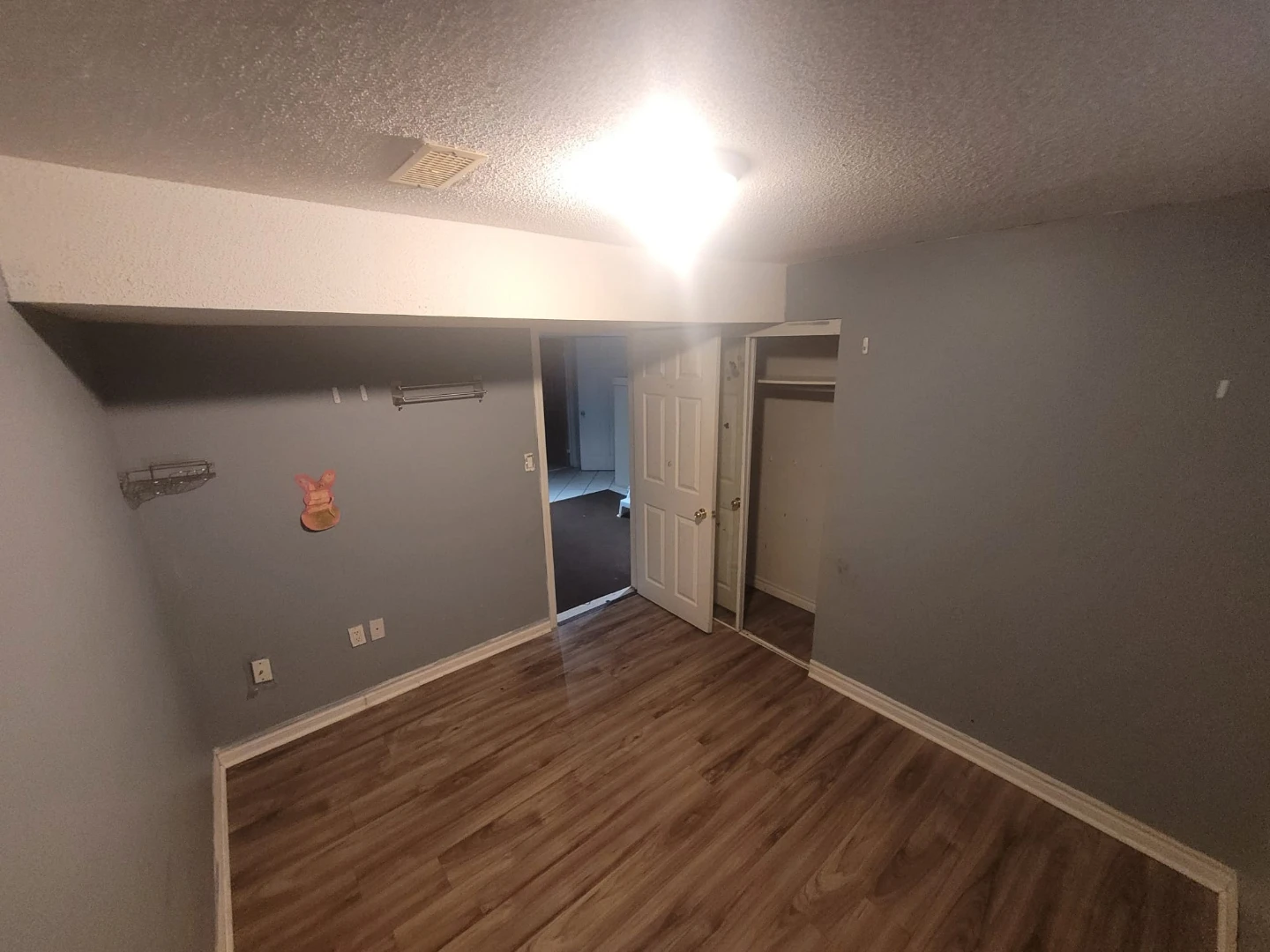 Empty basment for Rent - photo 2