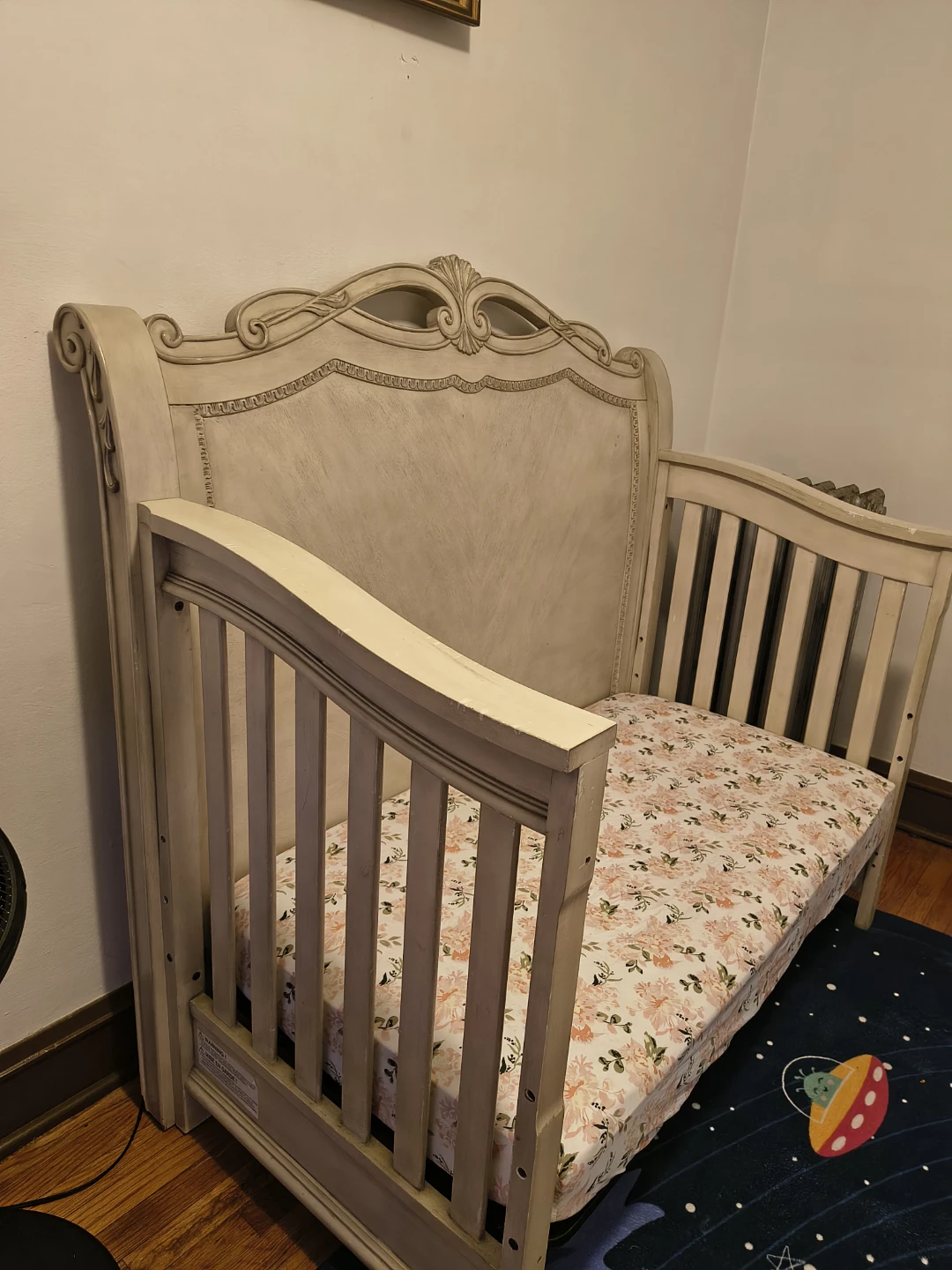 Vintage Style Convertible Baby Crib - photo 2