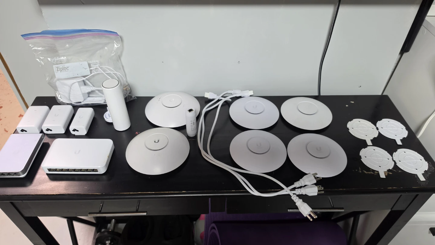 UniFi Ubiquiti Wi-Fi 6 + PoE Network Bundle - U6 Lite, Switches,