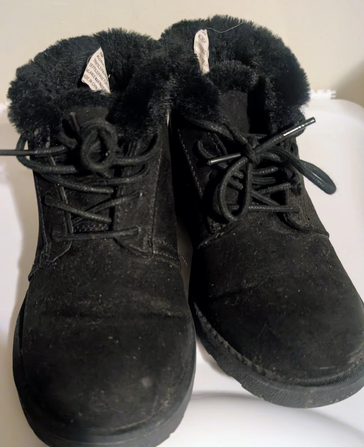Lot Makalu Black and Tan  Faux Fur Ankle Boots - photo 2