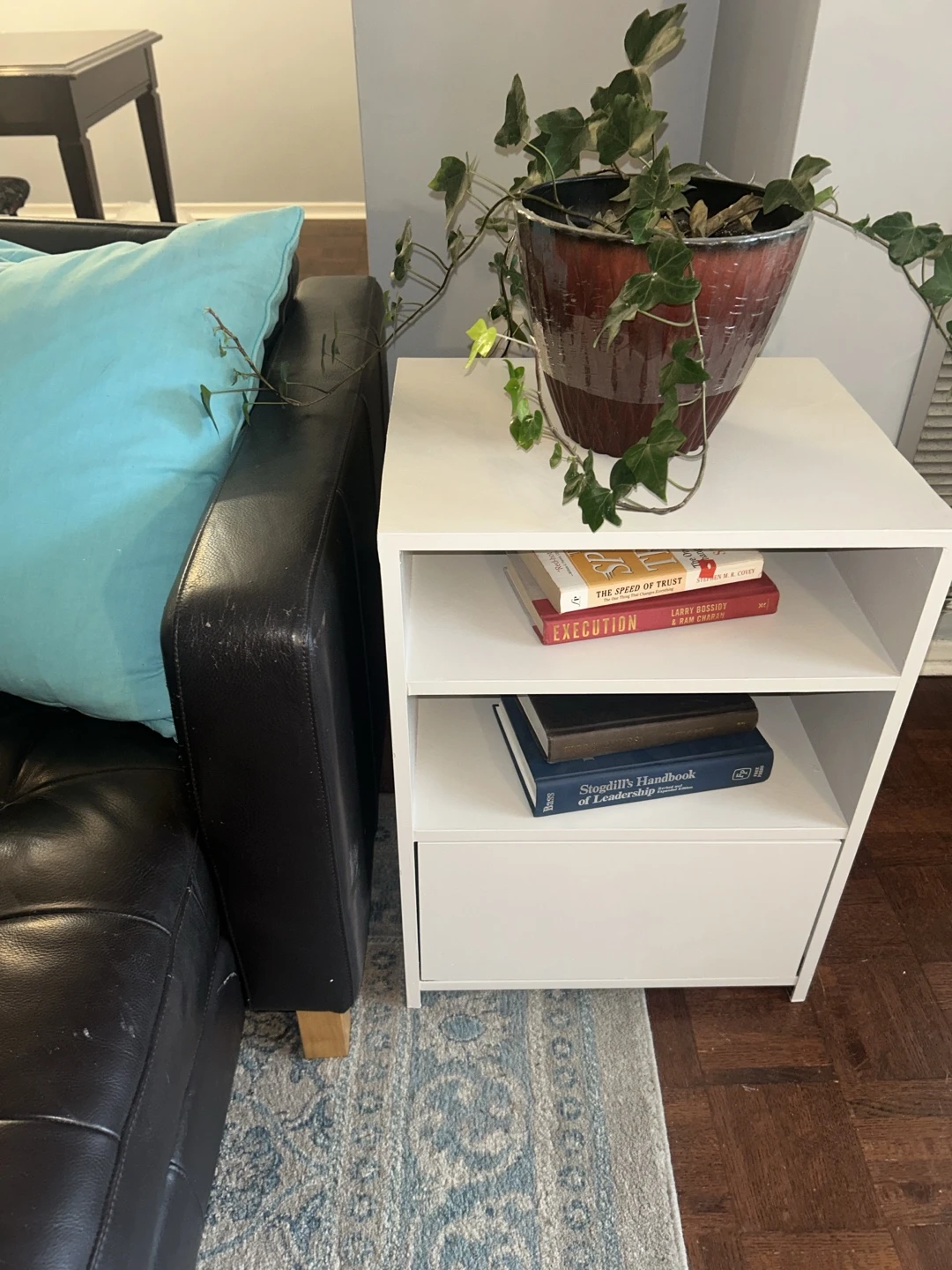 Bedside/ Accent table - photo 4