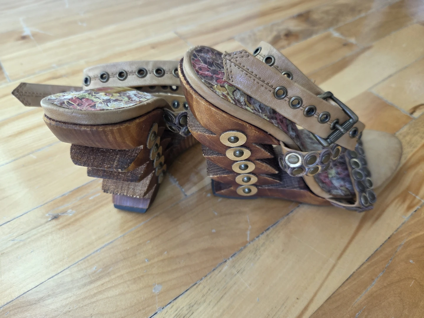 NEW! Shoes (US7)