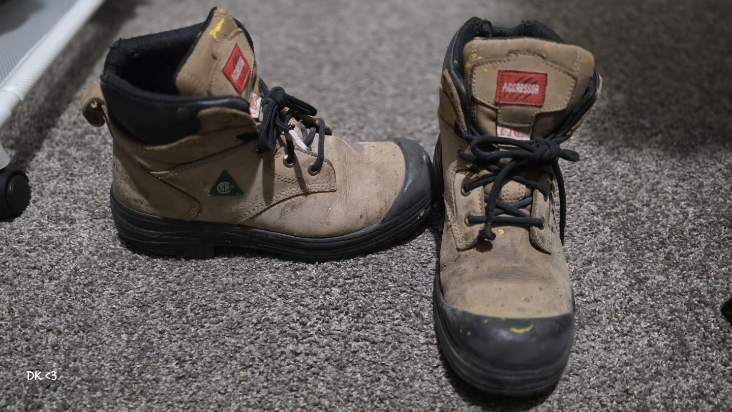 Dakota Aggressor Womens size 9, 6" Steel toe Boots