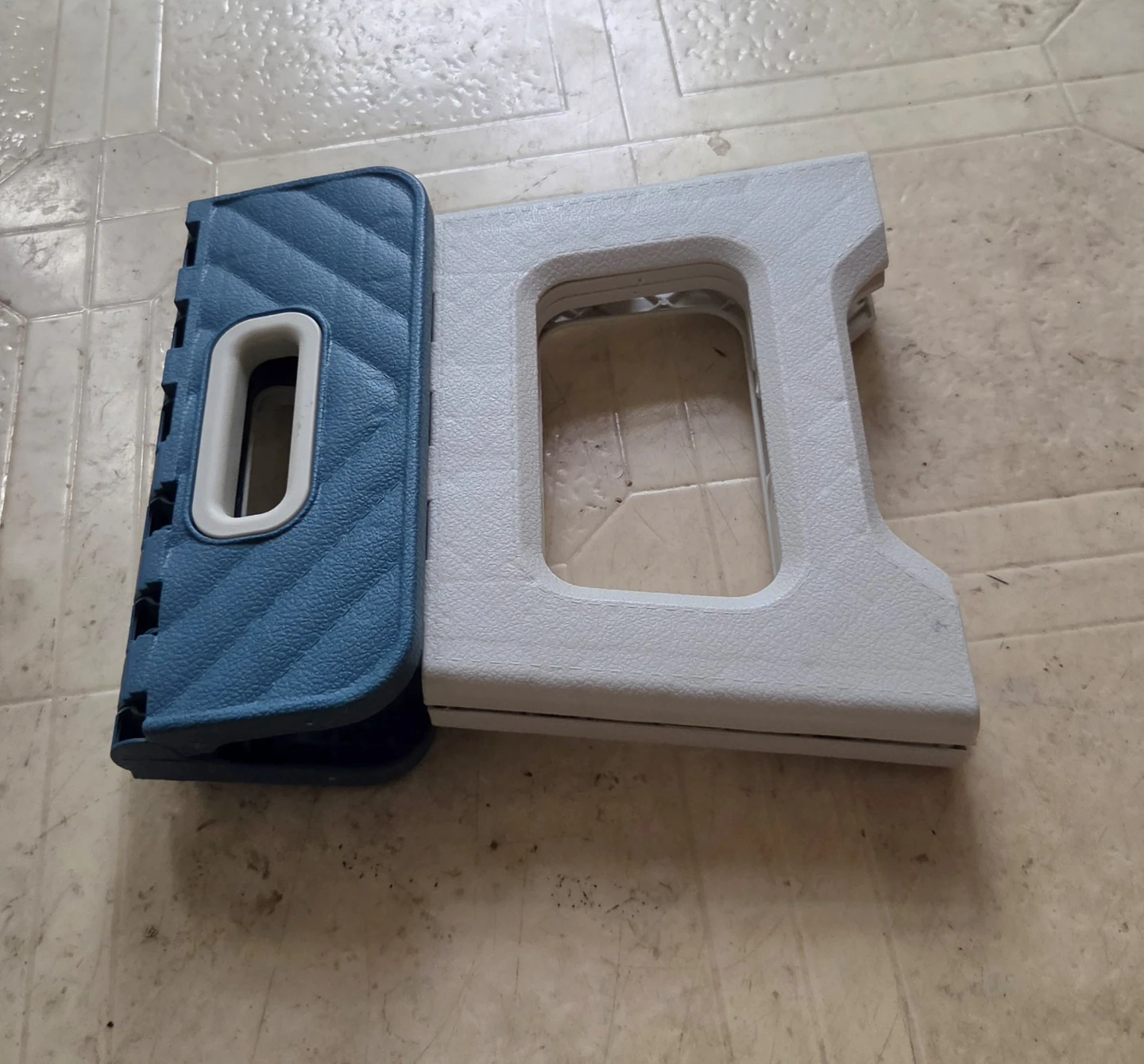 New Foldable Plastic Stool - photo 3