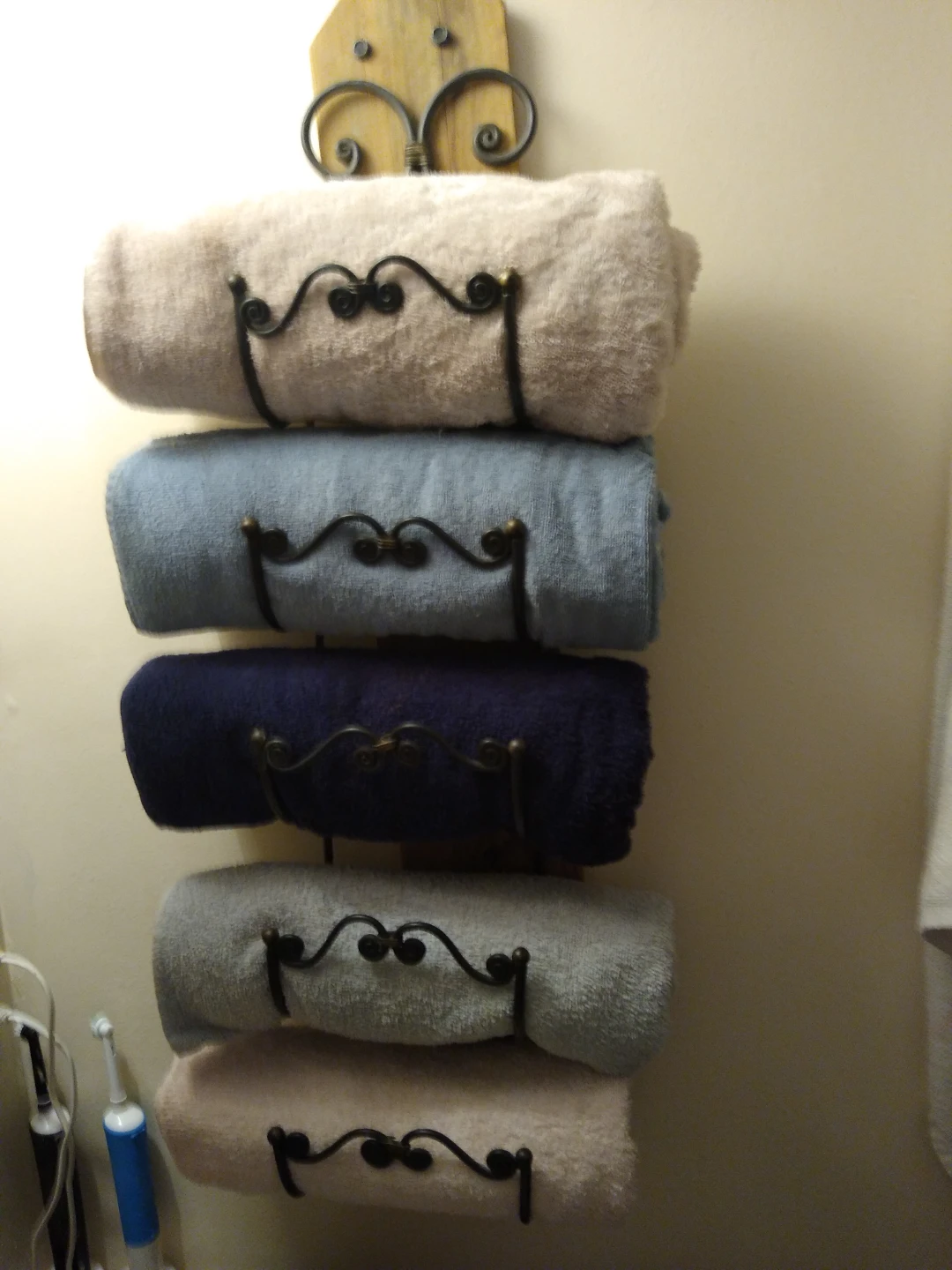 Handmade One of a kind towel rack - photo 2