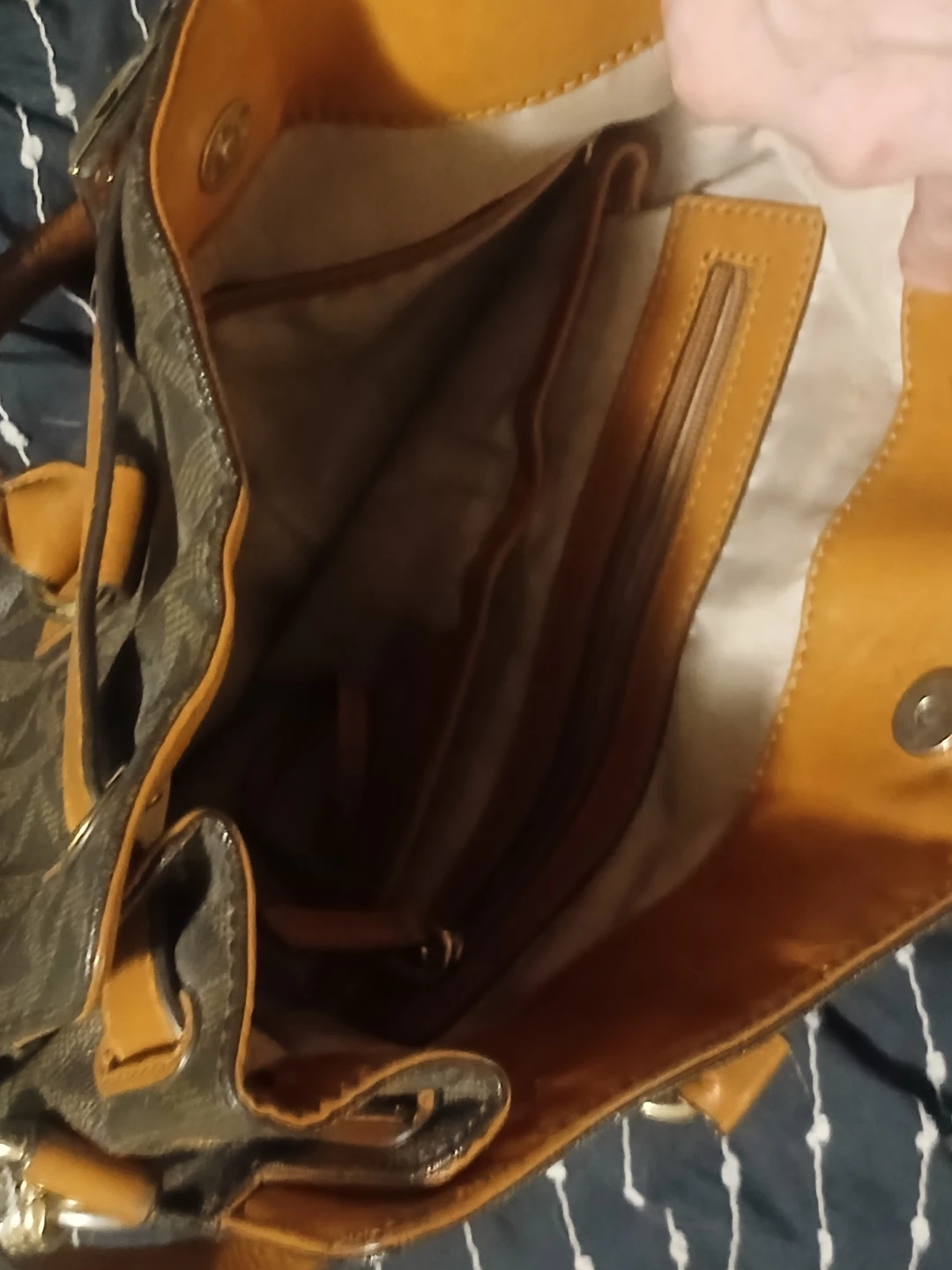 Michael Kors Signature Logo Tote - photo 3