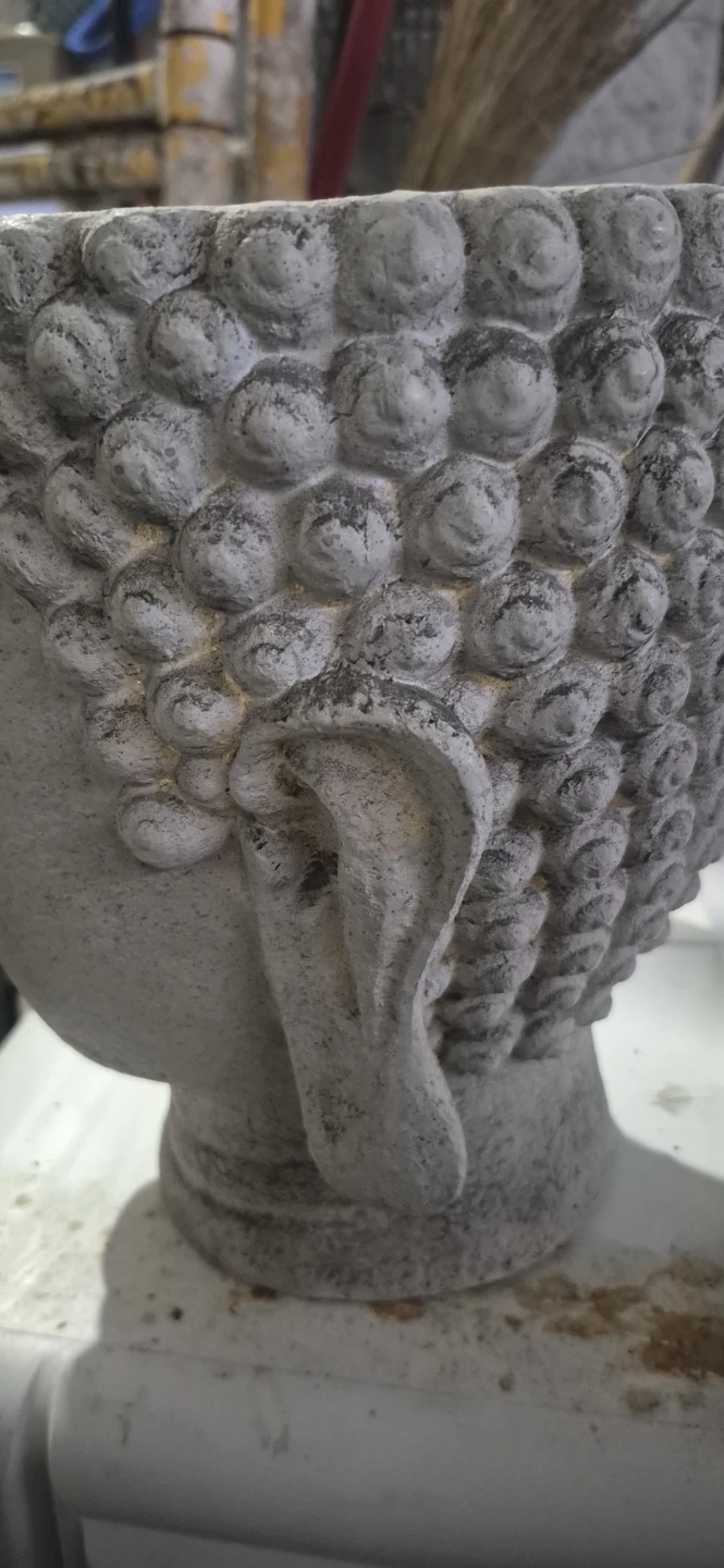 Stone-look Buddha head planter - photo 5