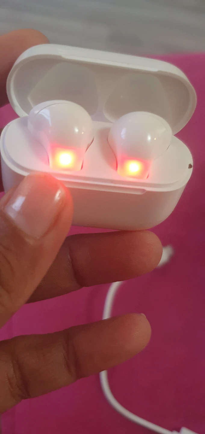 White Wireless Earbuds with Charging Case - photo 4