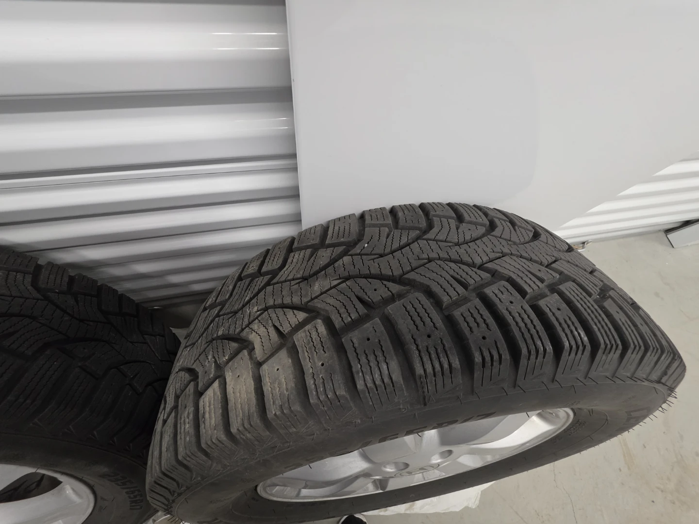 Set of 4 Honda Alloy Wheels with Winter Tires - photo 4