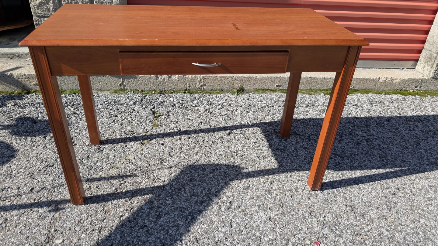 Wooden desk with one drawer