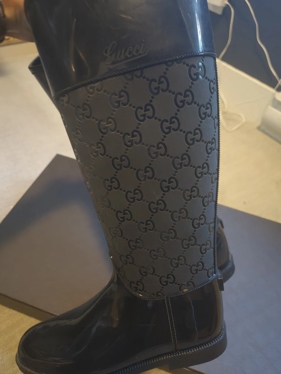 Womens size 35 Gucci Rainboots authentic - photo 2