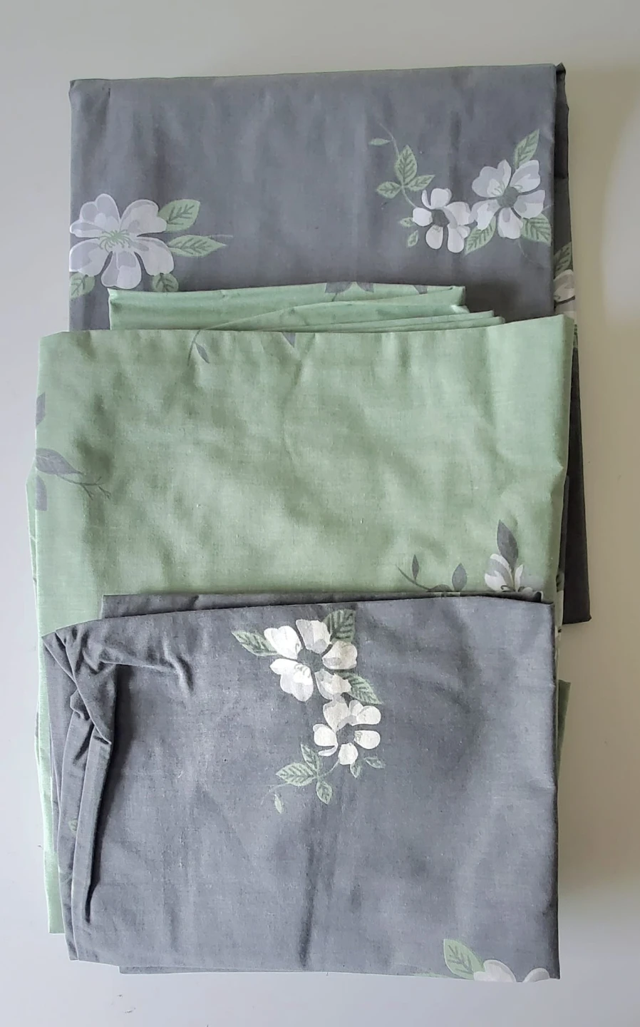 Brand New Twin Sheet Set - Floral Pattern (Grey & Sage Green)