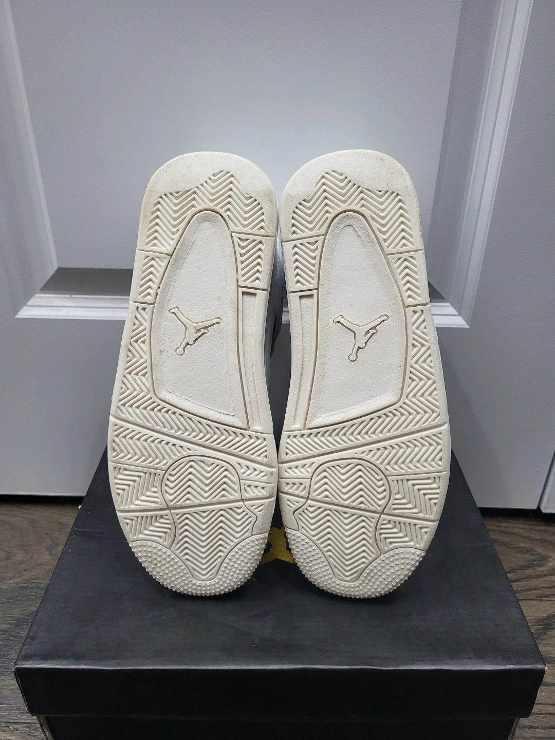 Air Jordan 4 Metallic Gold - photo 5