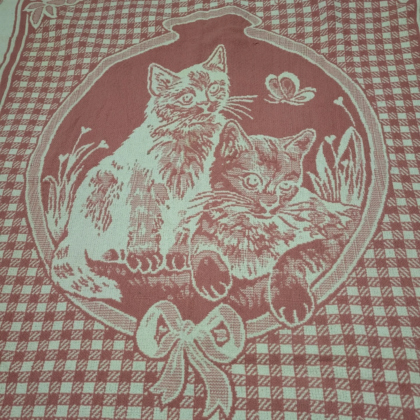 Pink and white cat pattern tapestry throw - photo 2
