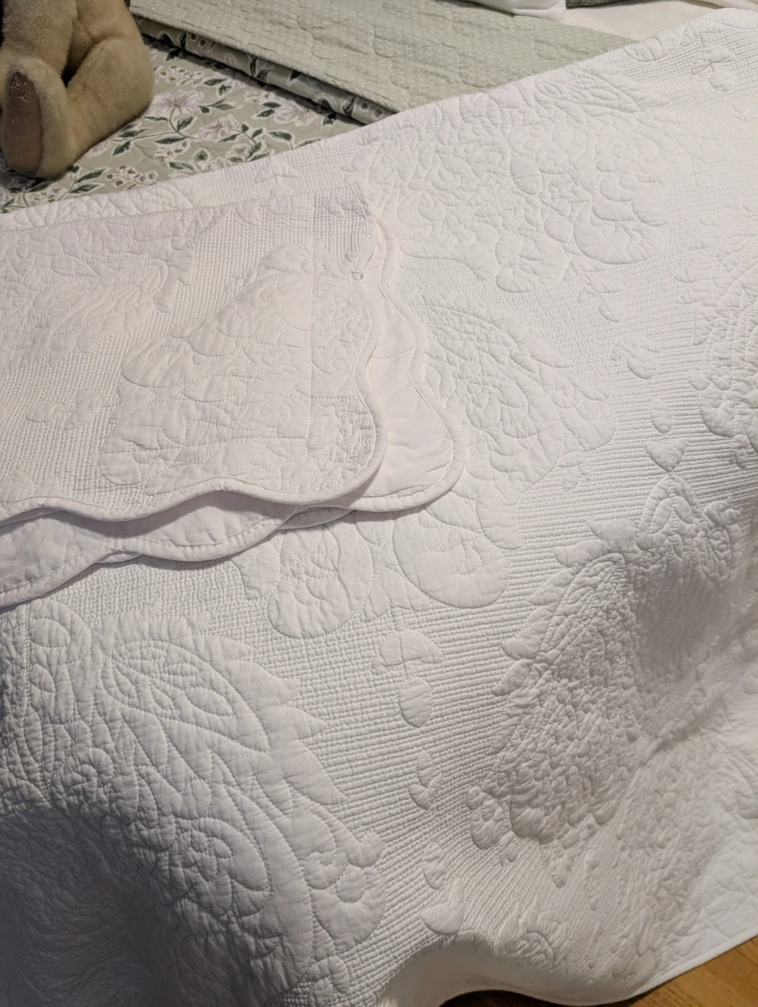 White Quilted Bedspread. Size full. Pick up in Braeside Sw - photo 2