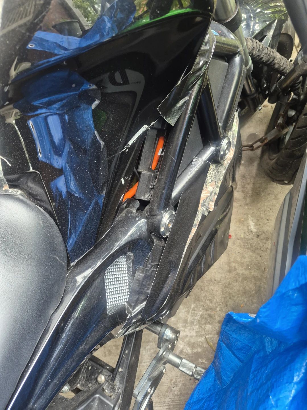 Electric motorcycle with hand brake lever - photo 5