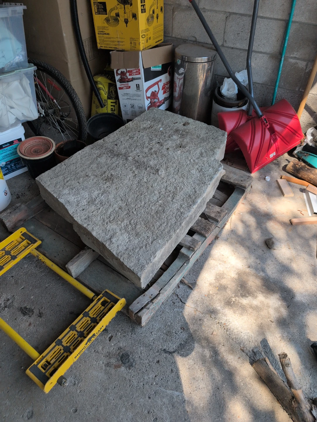 Large landscapeing stepping stone.