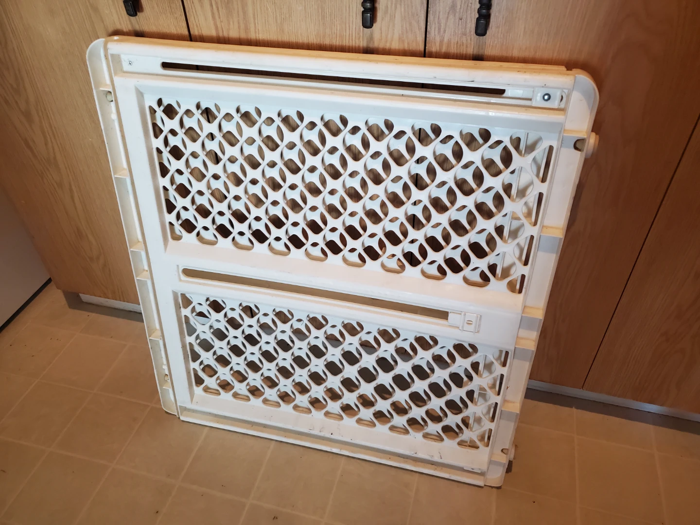 Evenflo white safety gate