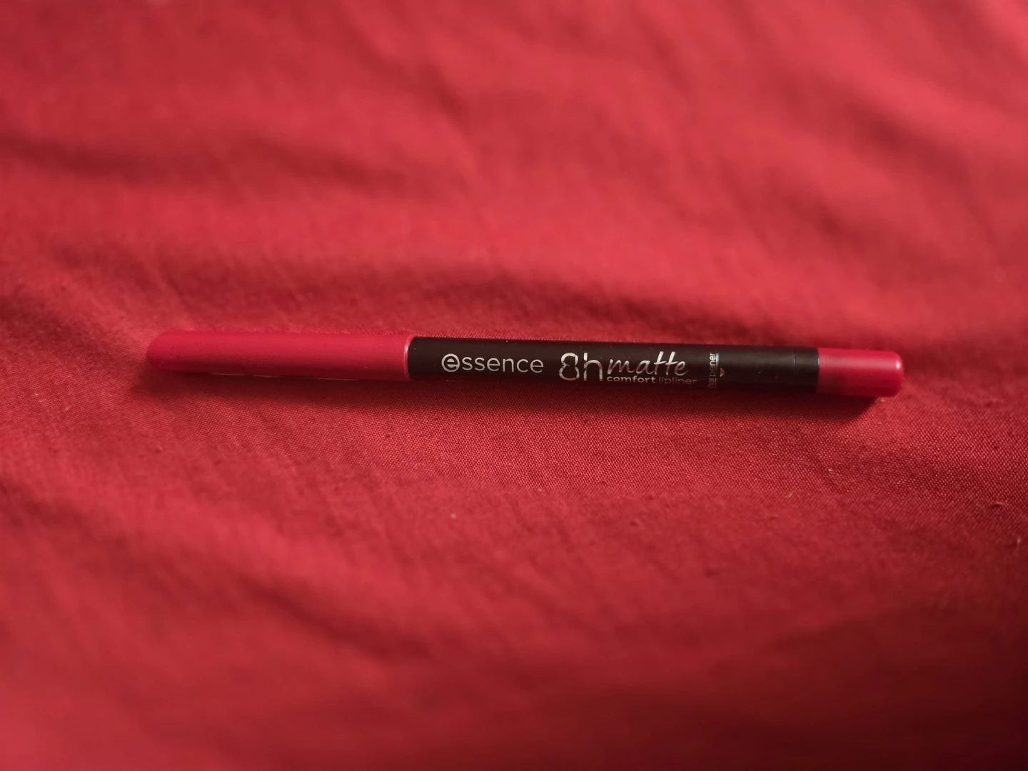 Essence 8h Matte Comfort Lipliner 🏈