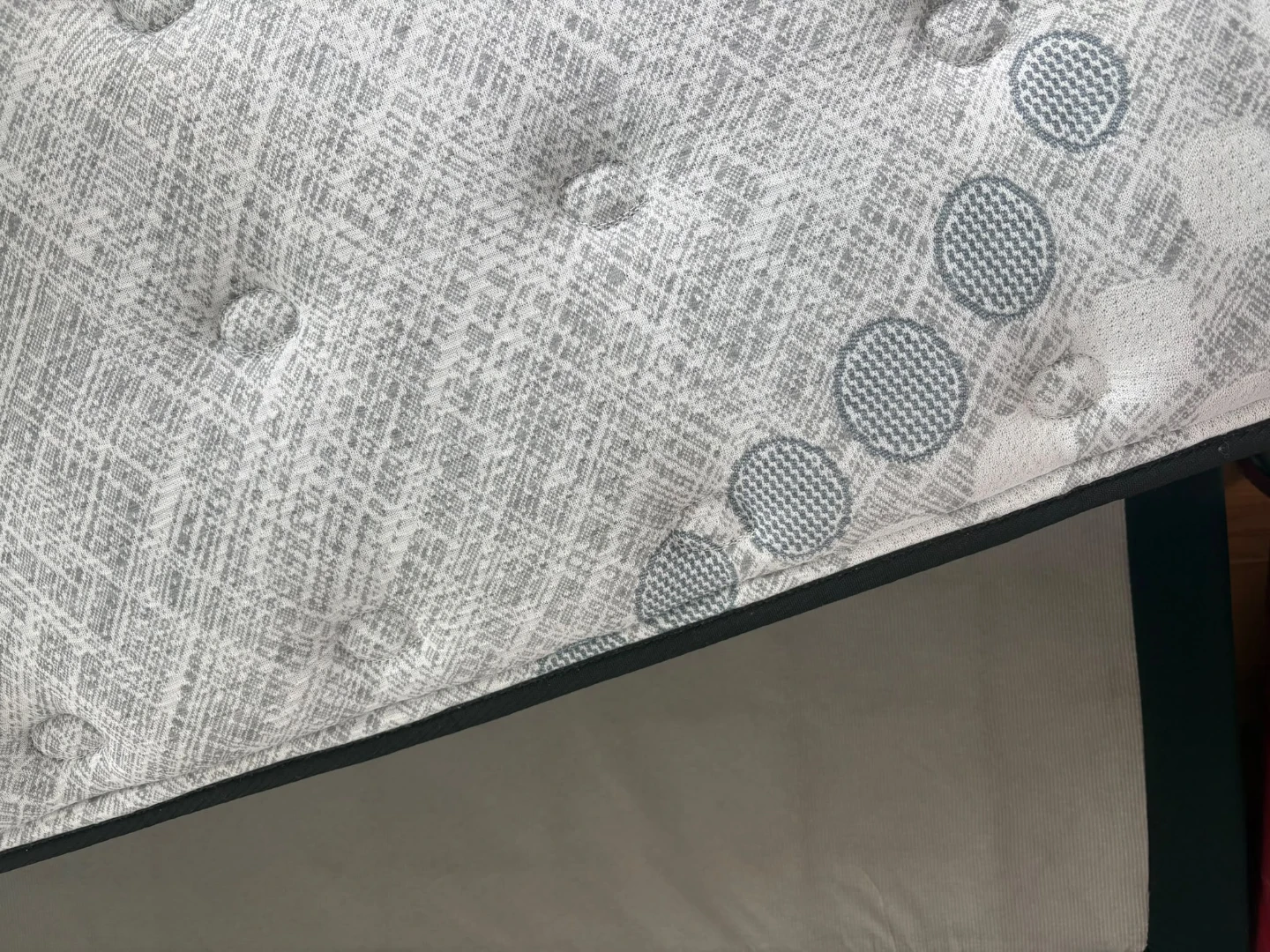 Sealy Posturepedic Mattress queen - photo 4