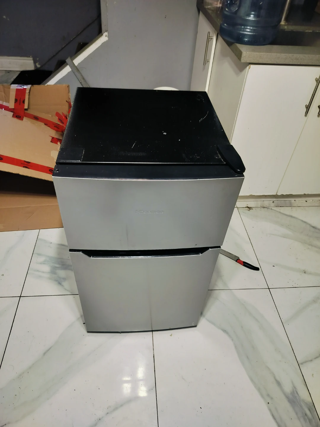 Hisense Compact 2-Door Refrigerator - photo 5