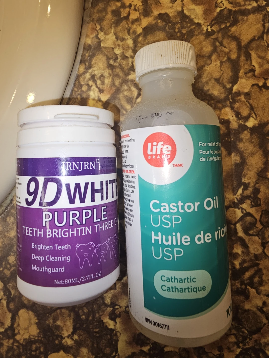 Castor oil, teeth whitener