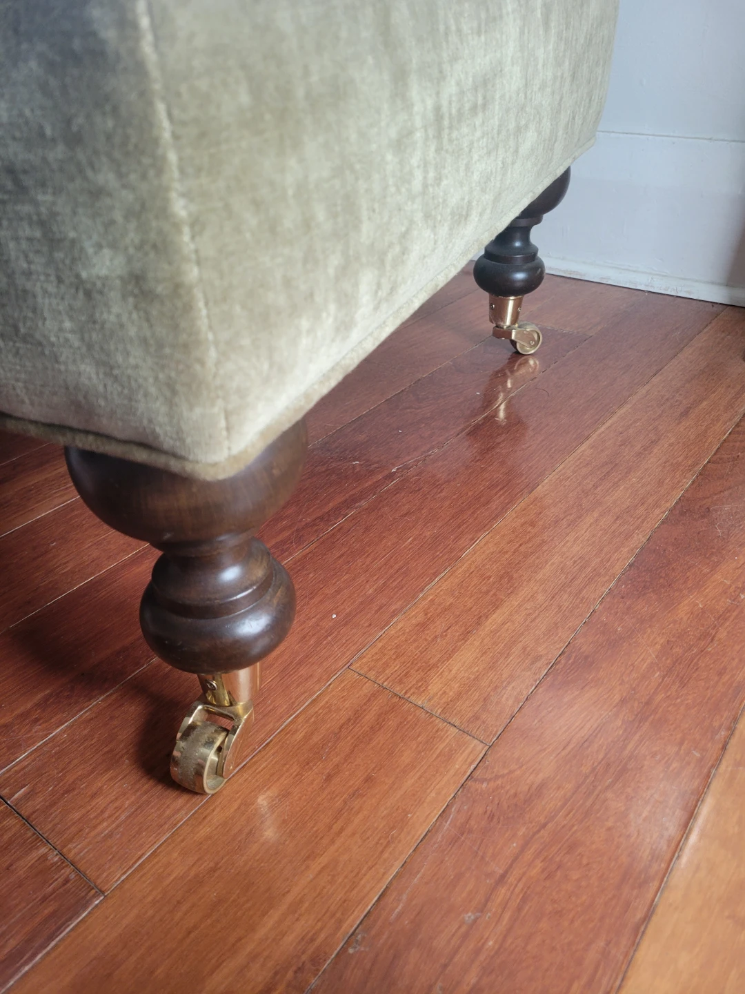Beautiful Olive Green Velvet Ottoman - photo 5