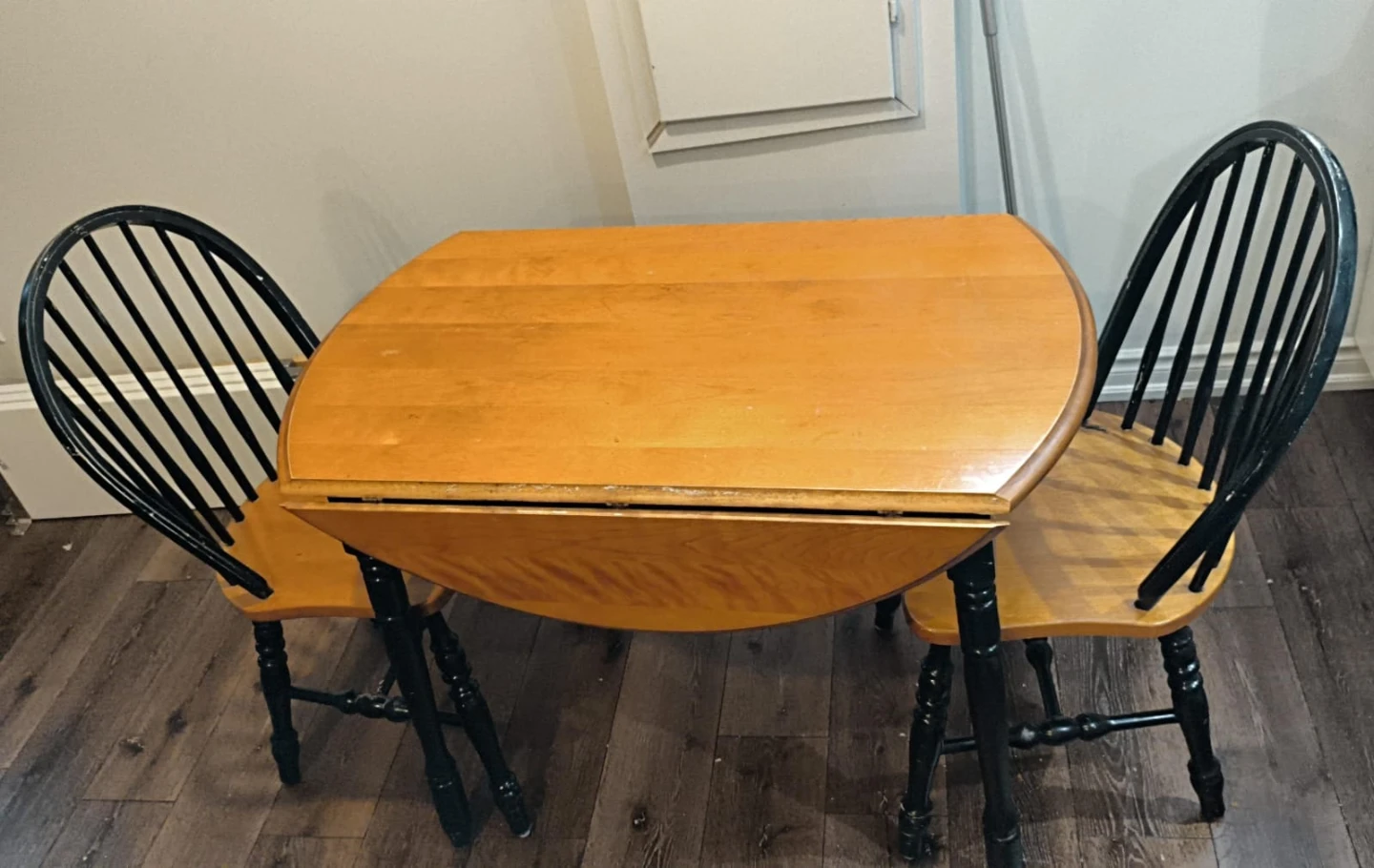 Drop-leaf table and 2 spindle chairs - photo 2