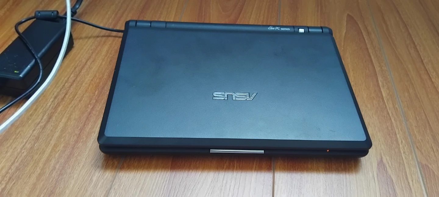 ASUS Eee PC Series Netbook mini laptop - photo 2