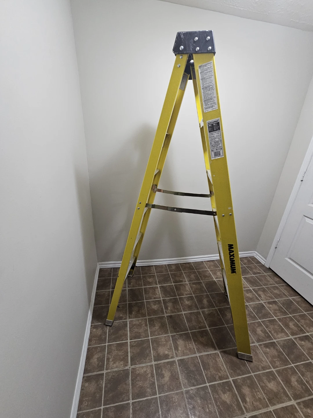 Maximum 6' Fibreglass Step Ladder - photo 3