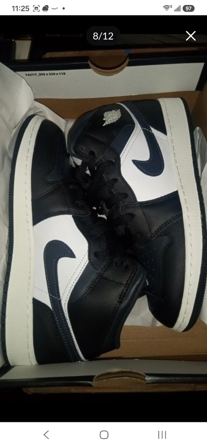 Air Jordan Black White🏈