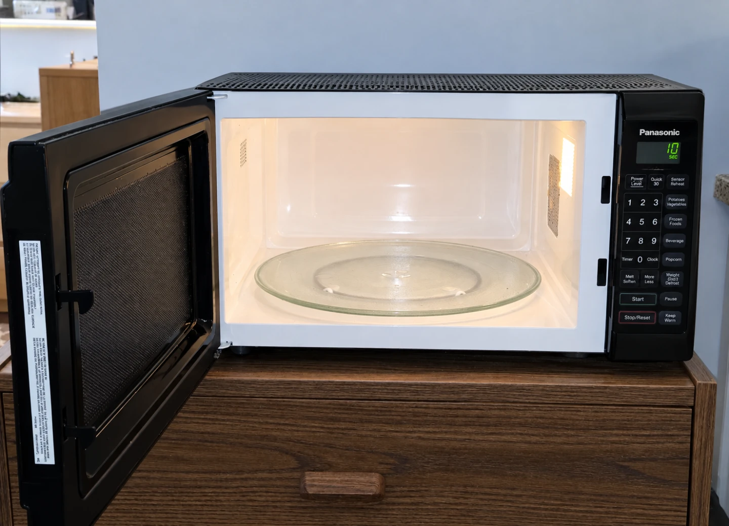 Panasonic 1.6-cu ft 1250-Watt Countertop Microwave (Black) - photo 2
