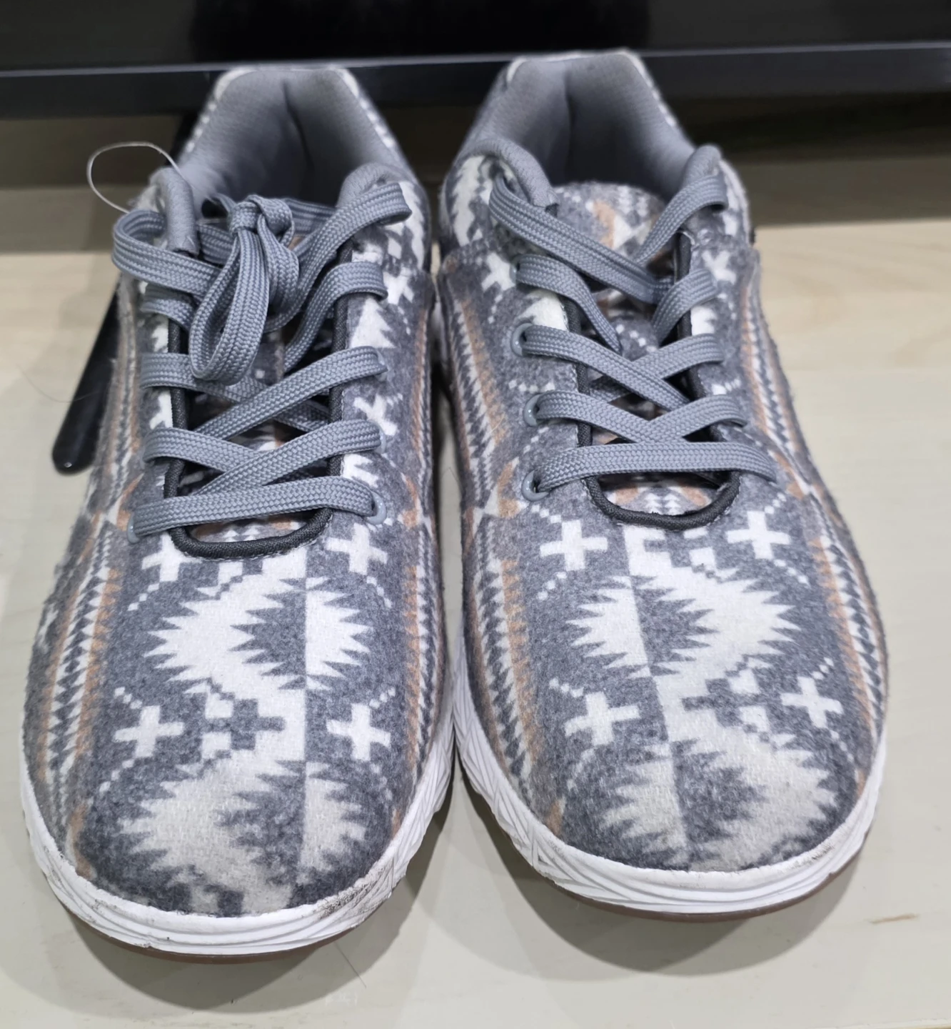 Pendleton Wool Sneakers Ladies size 10 - photo 2