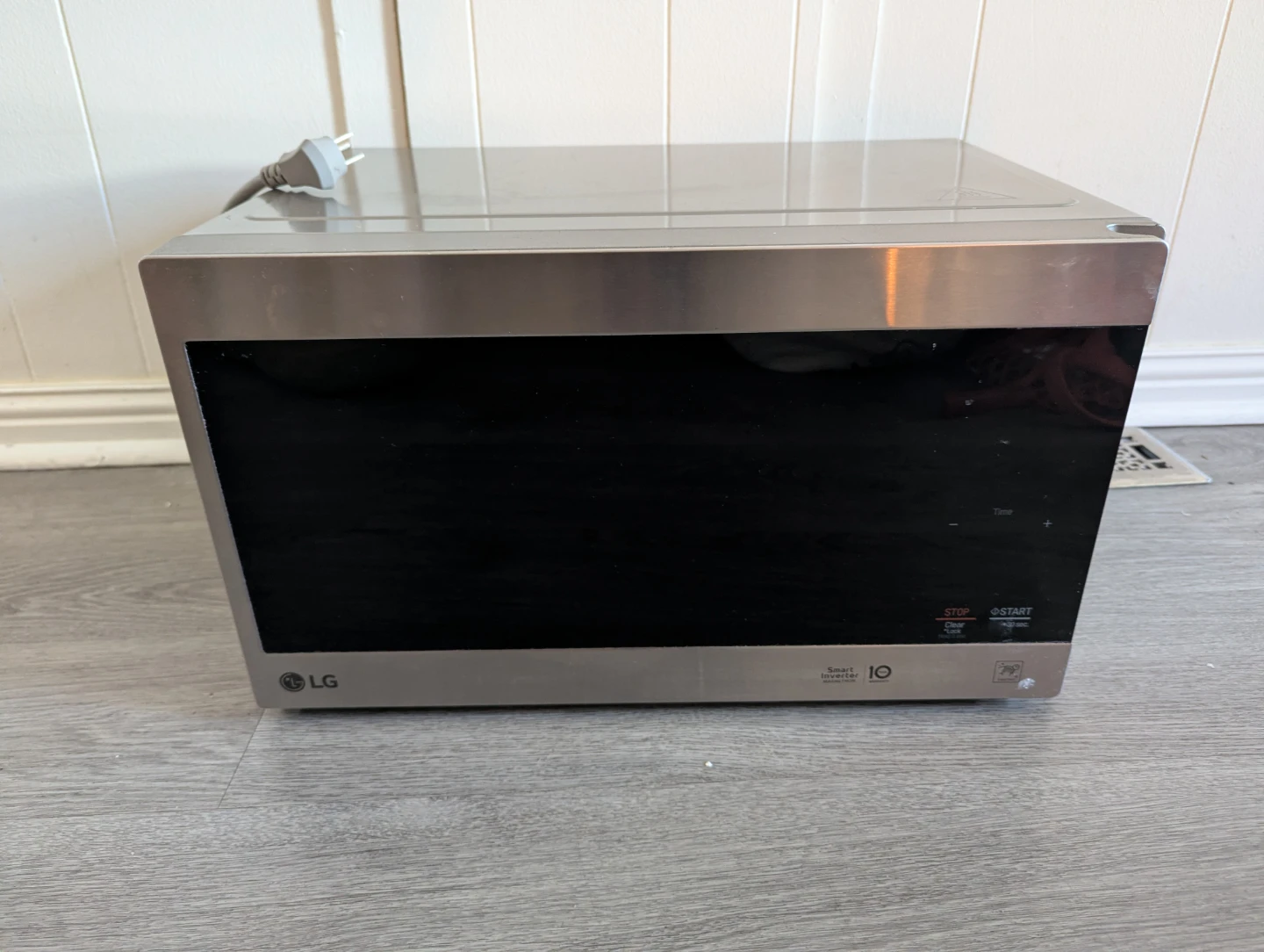 LG Microwave with Smart Inverter