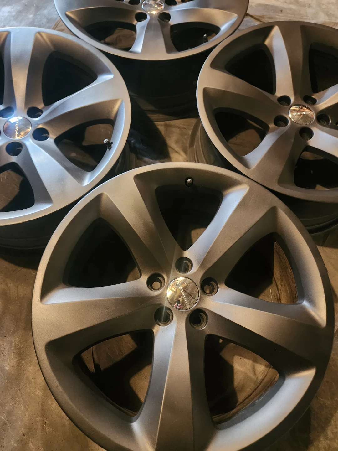 Set of 20in. Original  Dodge Rims. - photo 3