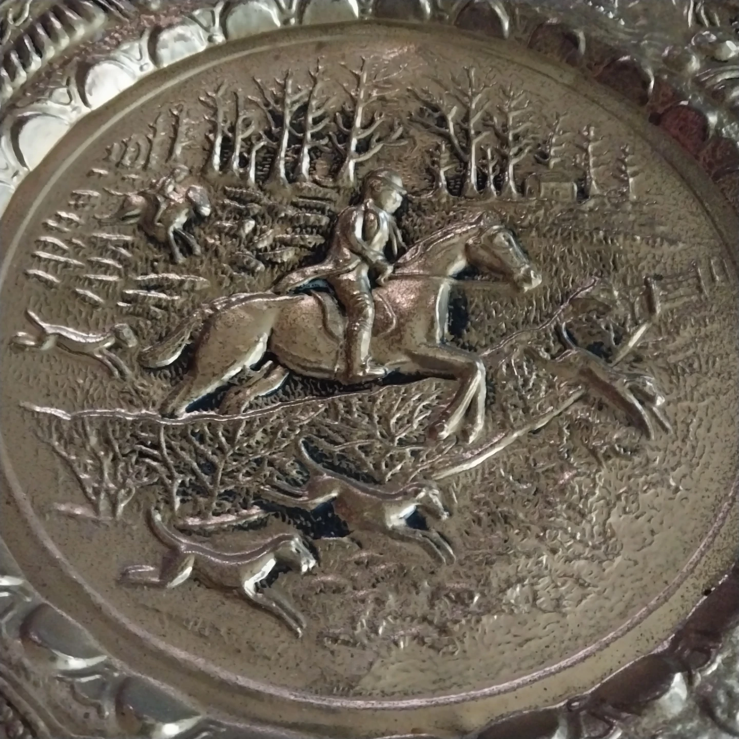 🏈Set of 2 Vintage Brass Relief Wall Plates🏈 - photo 3