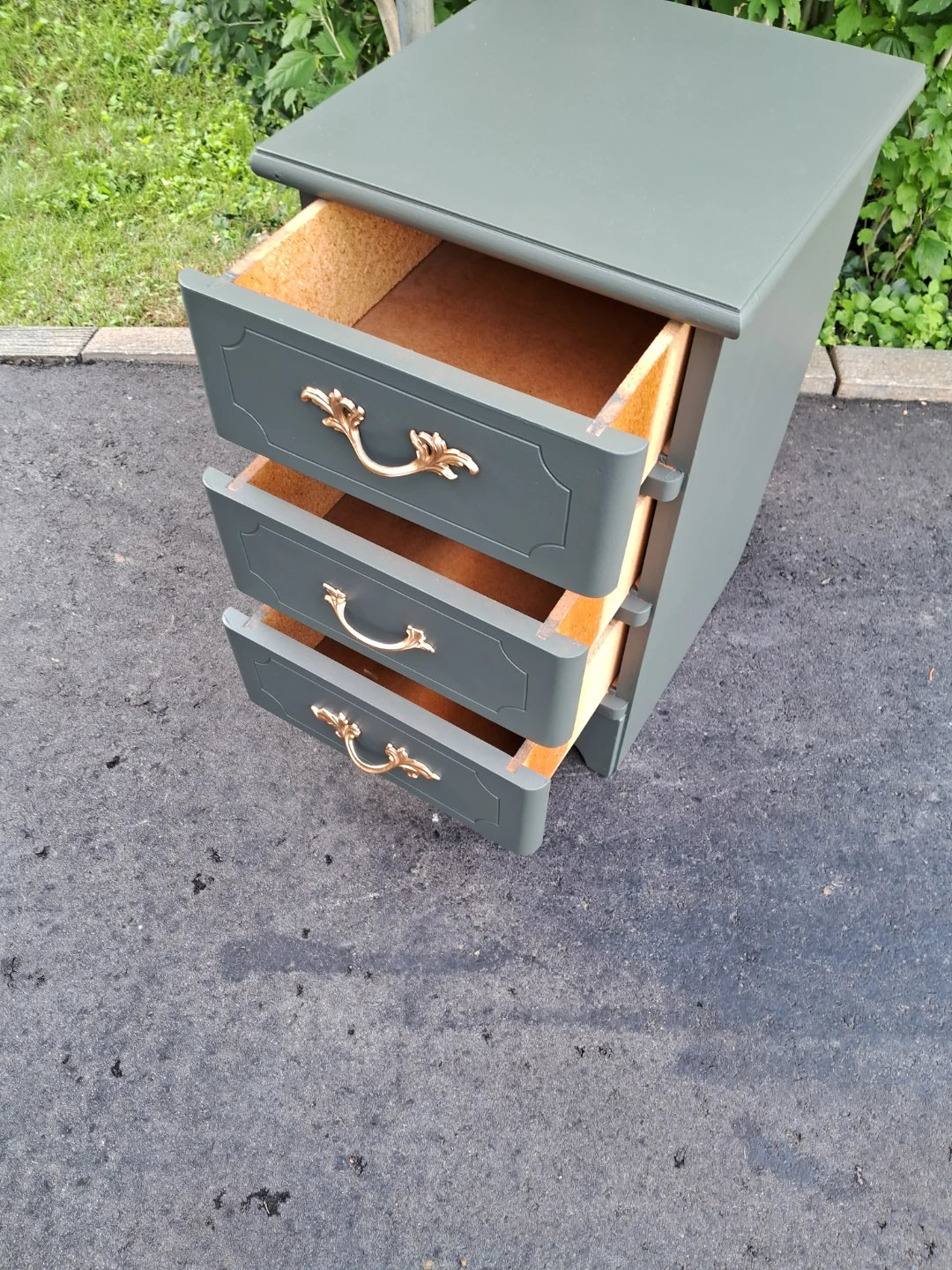 Refurbished 3-Drawer Nightstand - photo 2