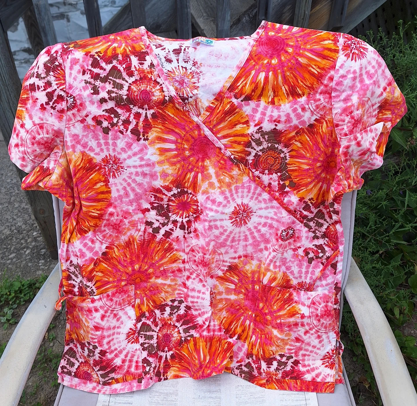 3-2-1 Scrubs Tie-Dye Scrub Top (Kit Cat Club rescue)