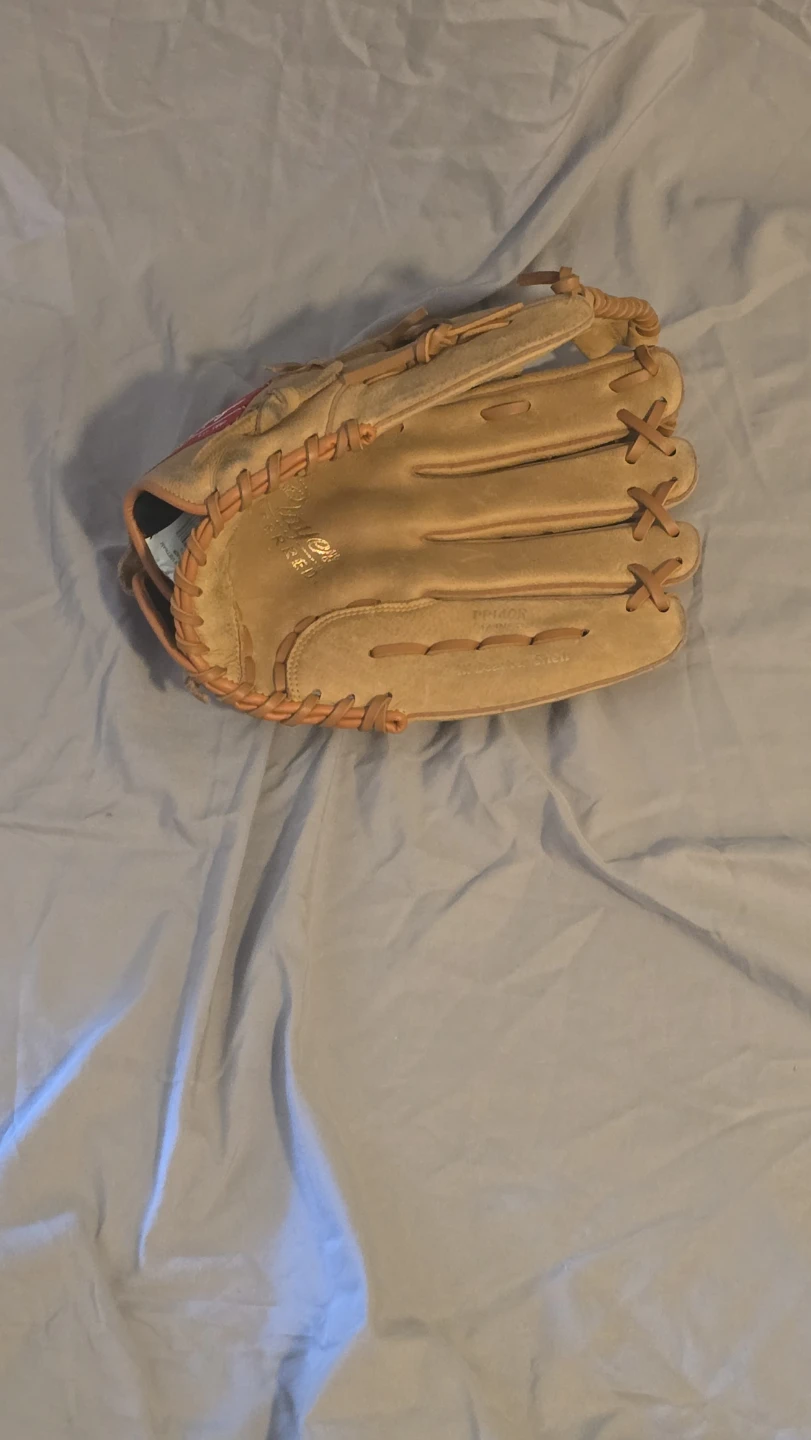 Rawlings Baseball Glove -