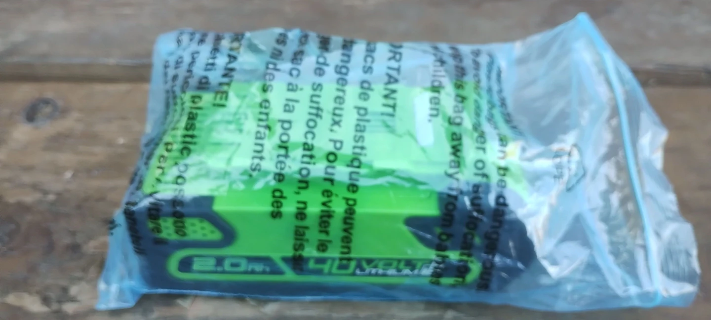 Greenworks 40V 2.0Ah Lithium Battery - photo 4