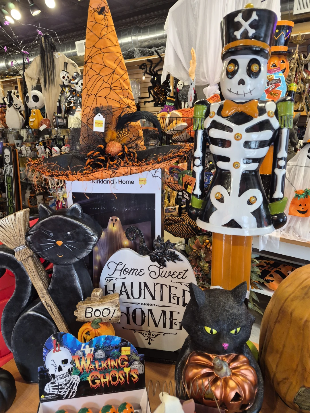 New Halloween 🎃 decorations great deals