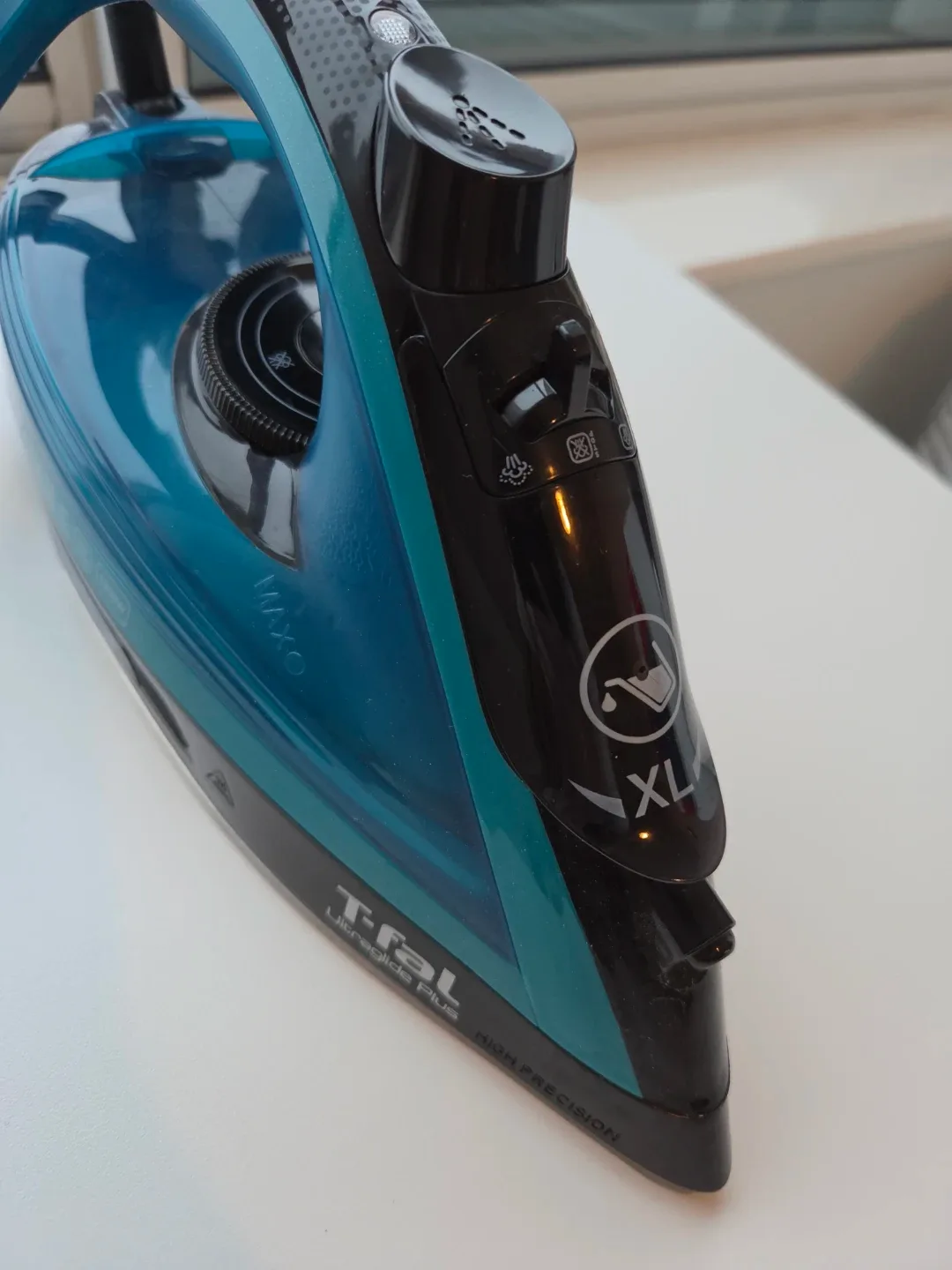 T-fal Ultraglide Plus Steam Iron - photo 2